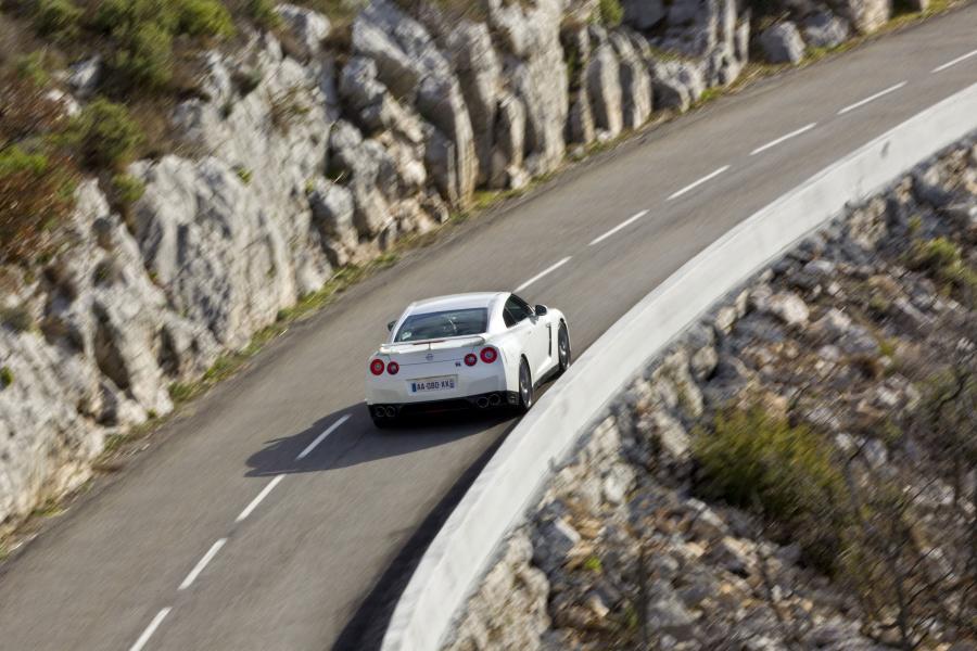  Nissan GT-R 2011 года  (фото 24 из 87)